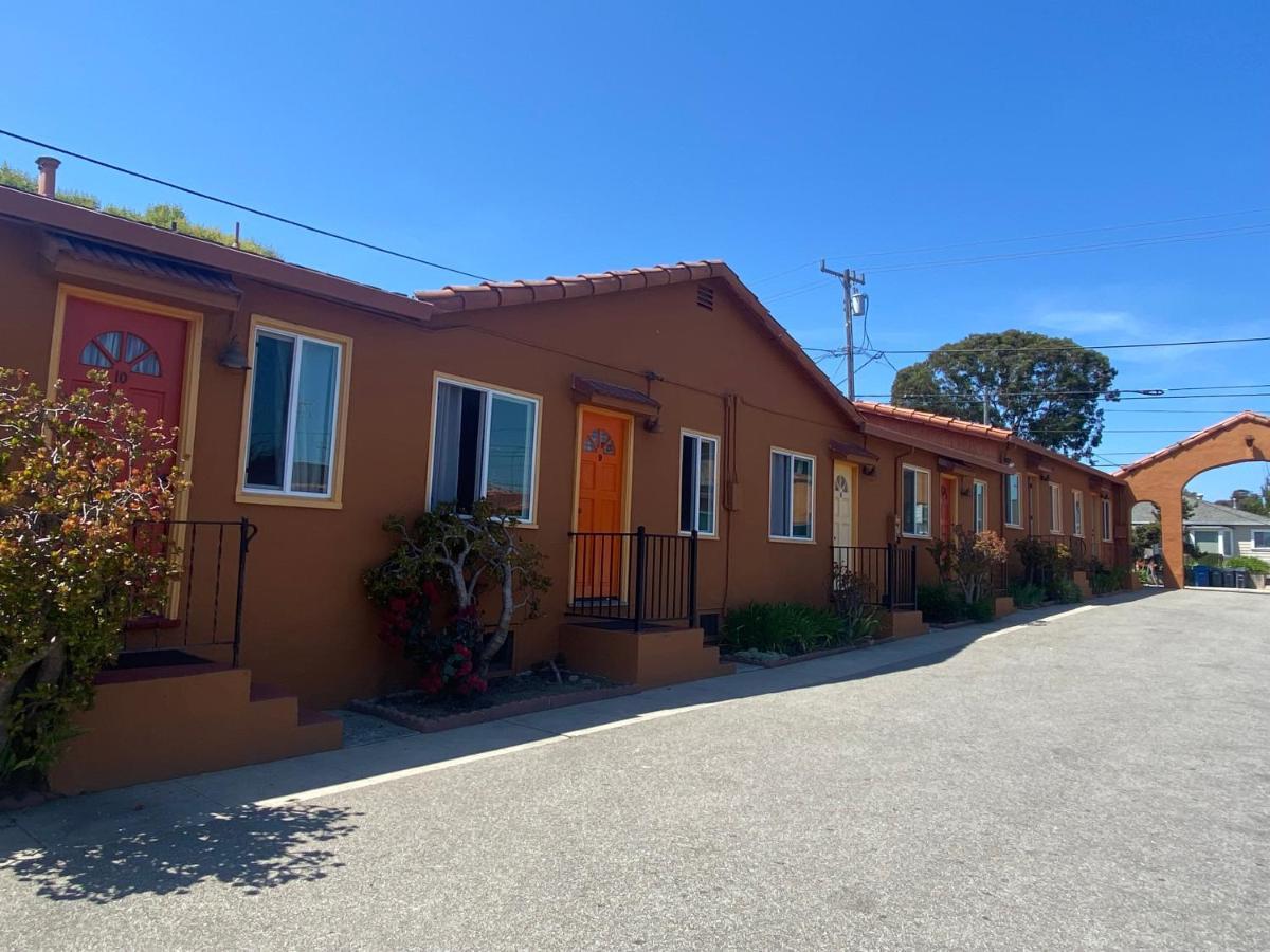 Sunny Cove Motel キャピトラ エクステリア 写真